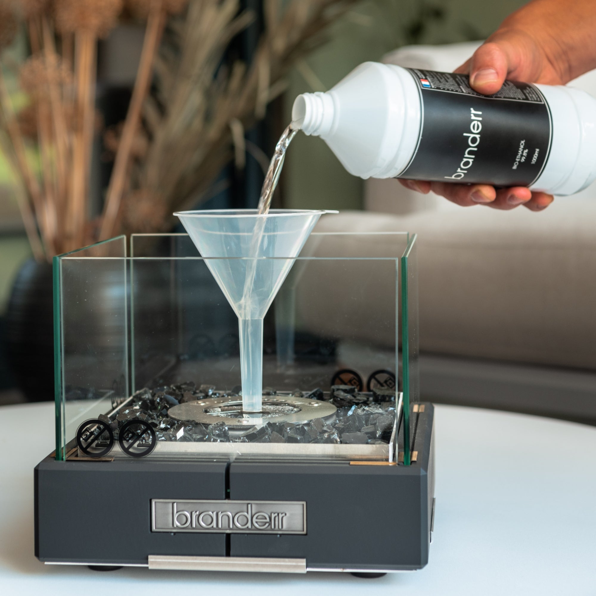 bijvullen van primo antraciet tafelhaard met bio-ethanol