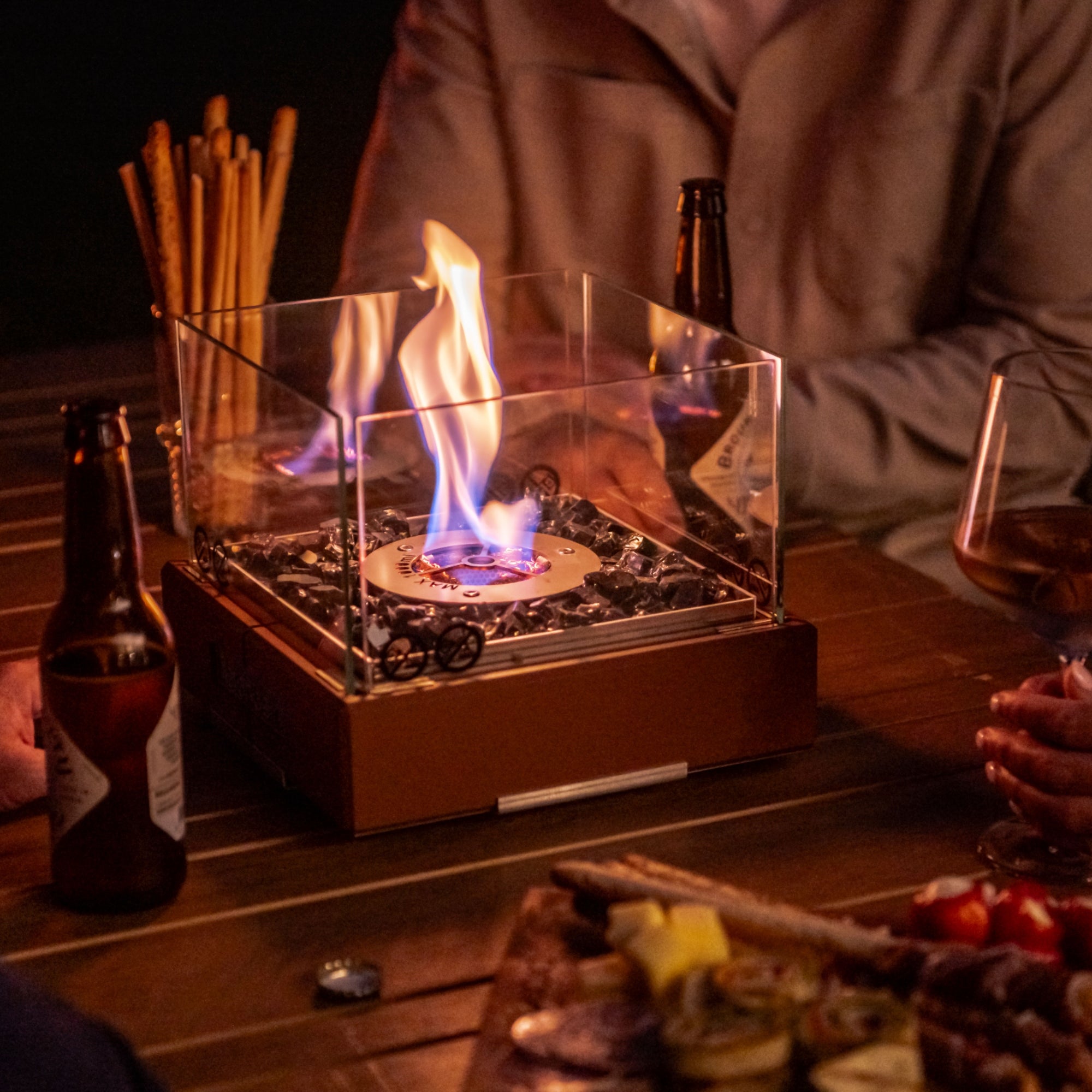 primo terracotta tafelhaard in sfeervolle setting met snacks en drankjes
